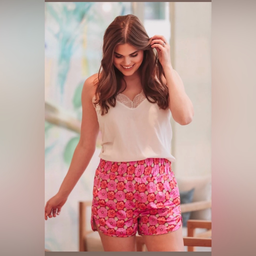 Jess Lea Floral Zone floral shorts, new in size L